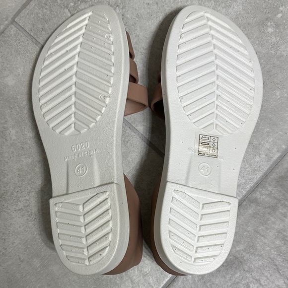 NWOT Women's Tan Sandals - Picture 2 of 2
